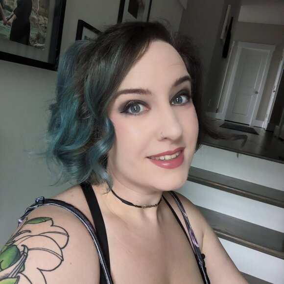 Meet your Posher, Courtney - Picture 3 of 5